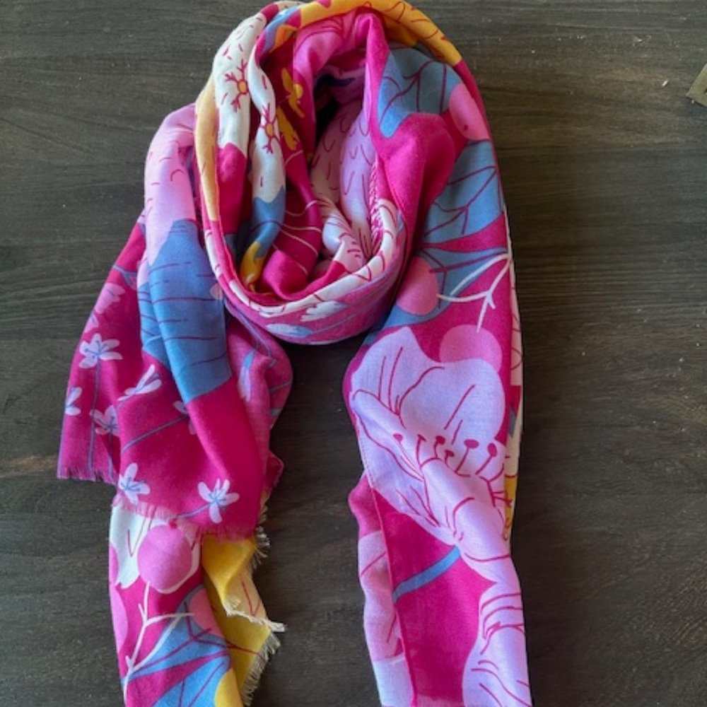 * Pretty Floral Spring/Summer Scarf * New